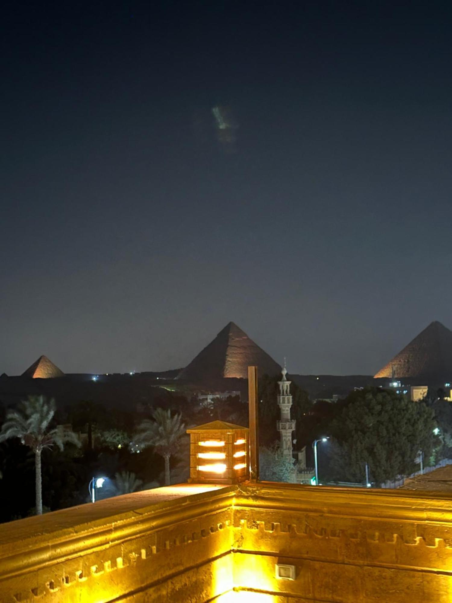 Kafret el-Gabal Taj Pyramids View Inn מראה חיצוני תמונה