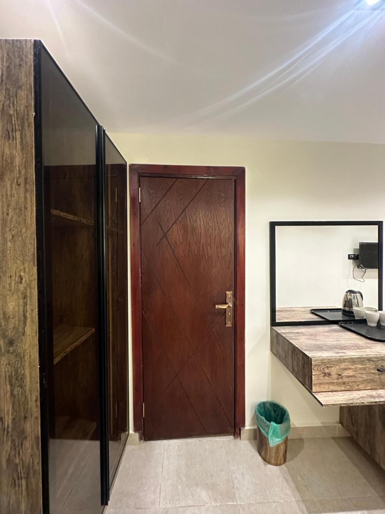 Kafret el-Gabal Taj Pyramids View Inn מראה חיצוני תמונה