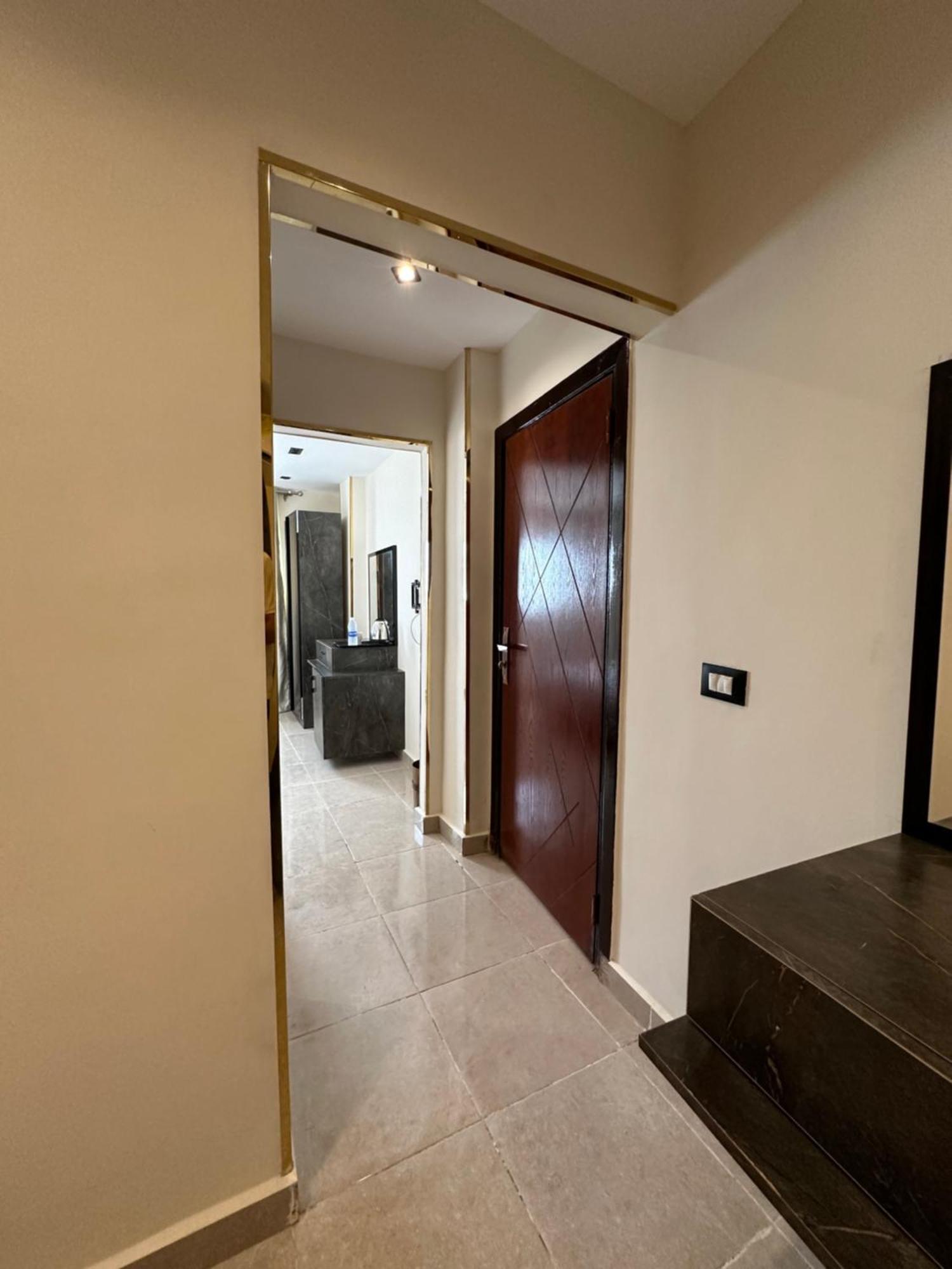 Kafret el-Gabal Taj Pyramids View Inn מראה חיצוני תמונה