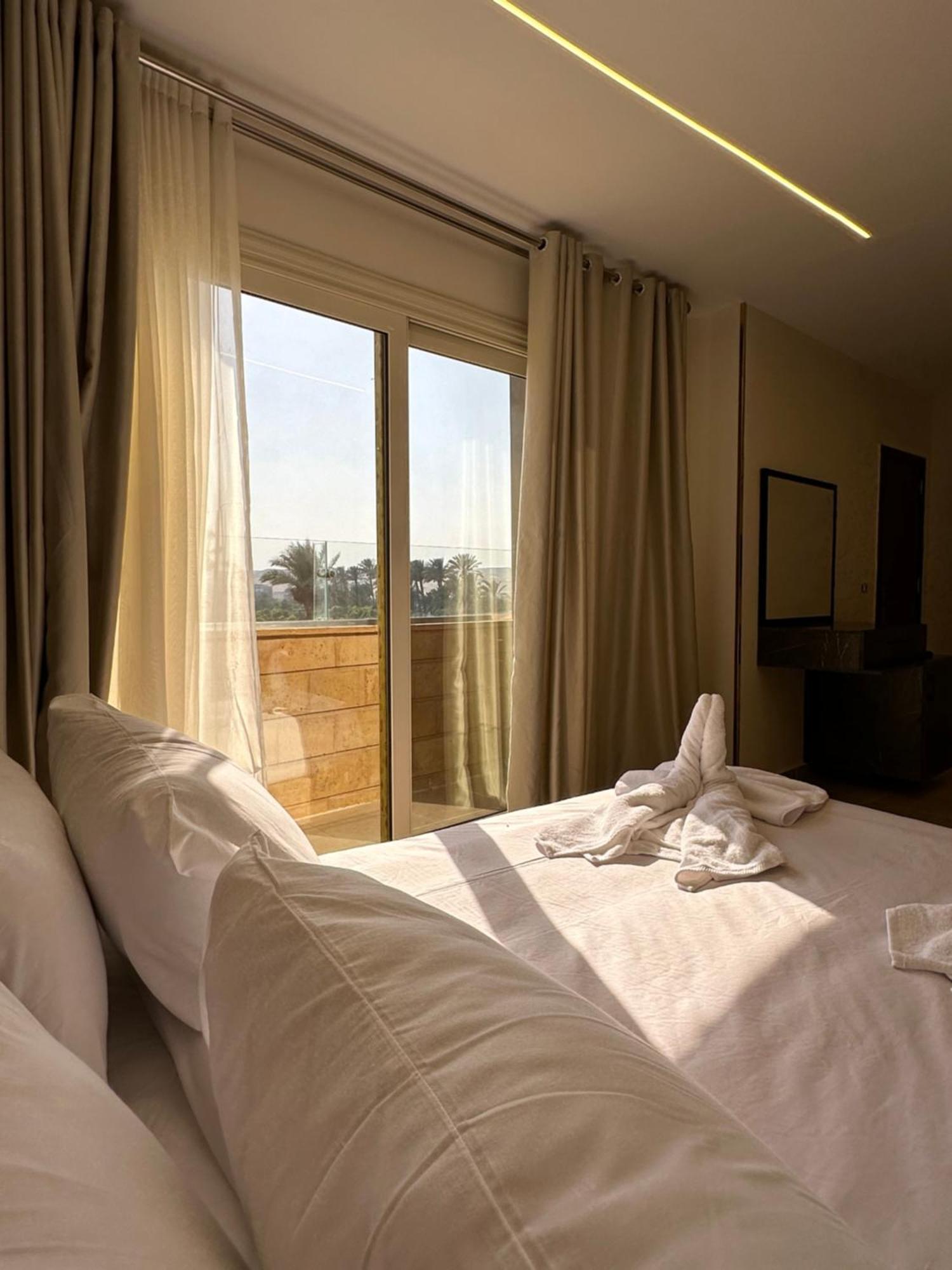 Kafret el-Gabal Taj Pyramids View Inn מראה חיצוני תמונה
