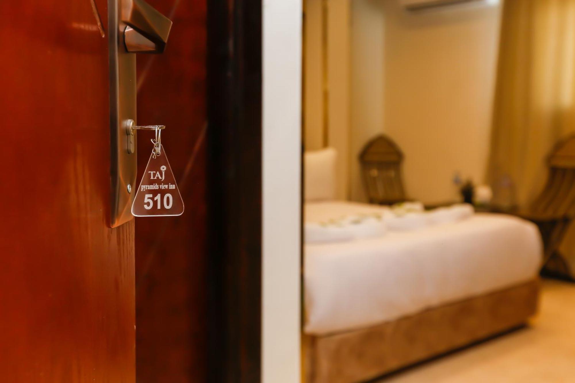 Kafret el-Gabal Taj Pyramids View Inn מראה חיצוני תמונה