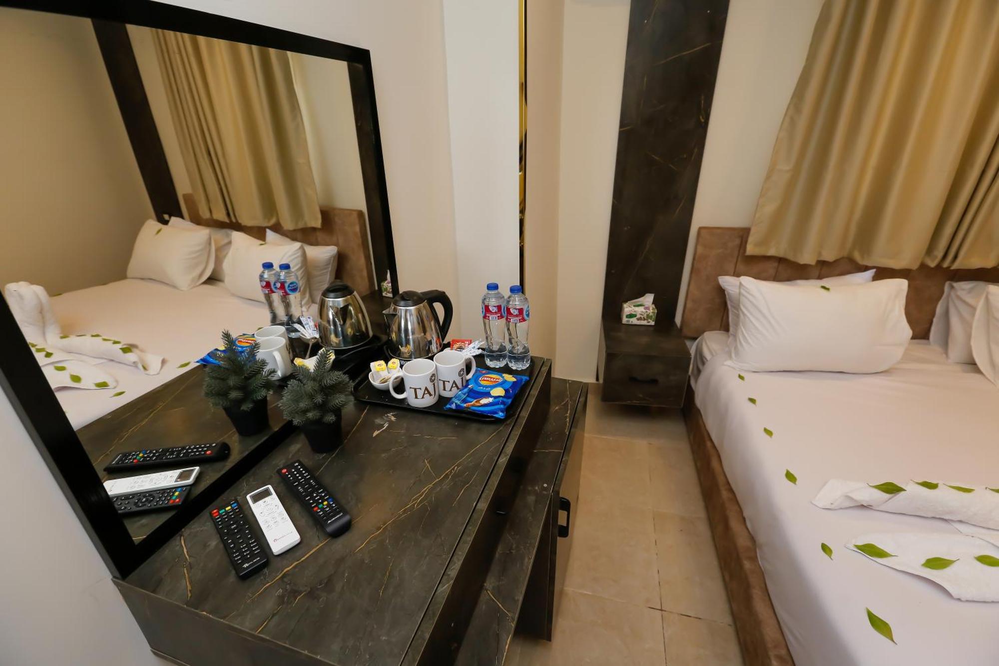 Kafret el-Gabal Taj Pyramids View Inn מראה חיצוני תמונה