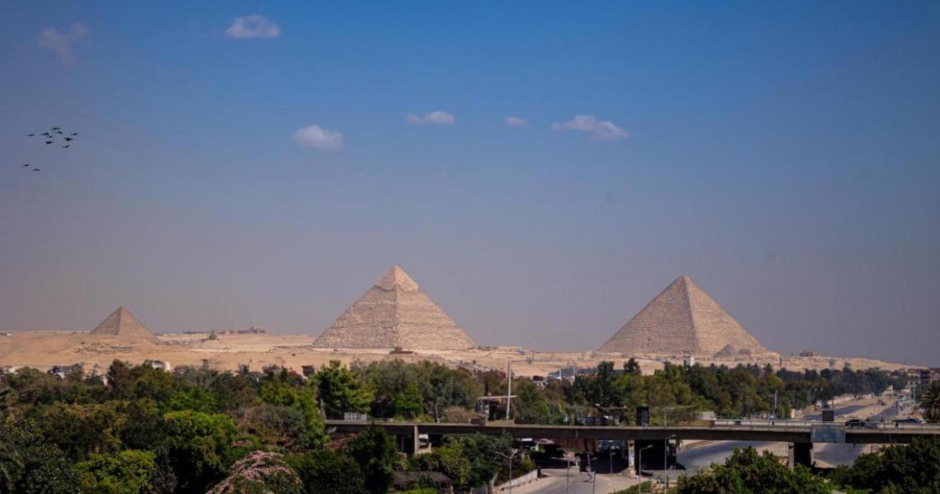 Kafret el-Gabal Taj Pyramids View Inn מראה חיצוני תמונה